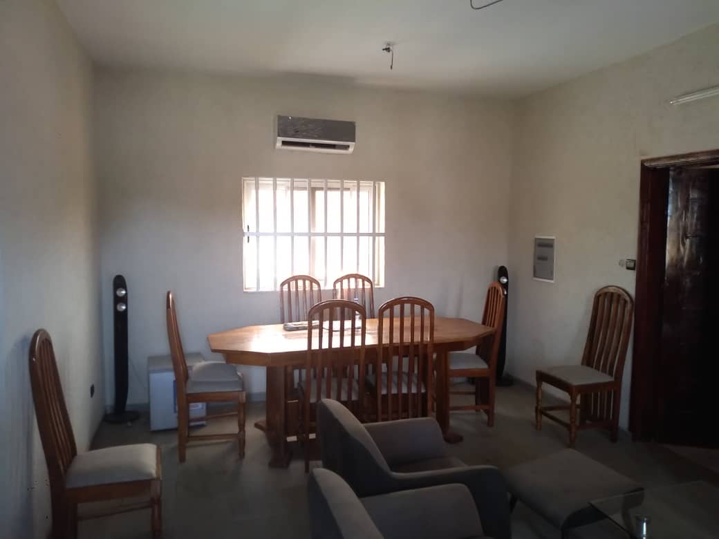 N° 4893 :
                            Appartement meublé à louer ,  agoe, Lome, Togo : 250 000 XOF/mois