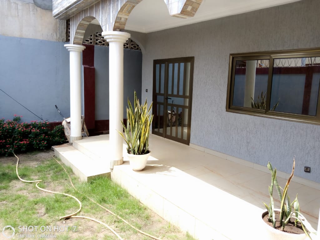 N° 4916 :
                            Appartement meublé à louer , Kegue, Lome, Togo : 350 000 XOF/mois