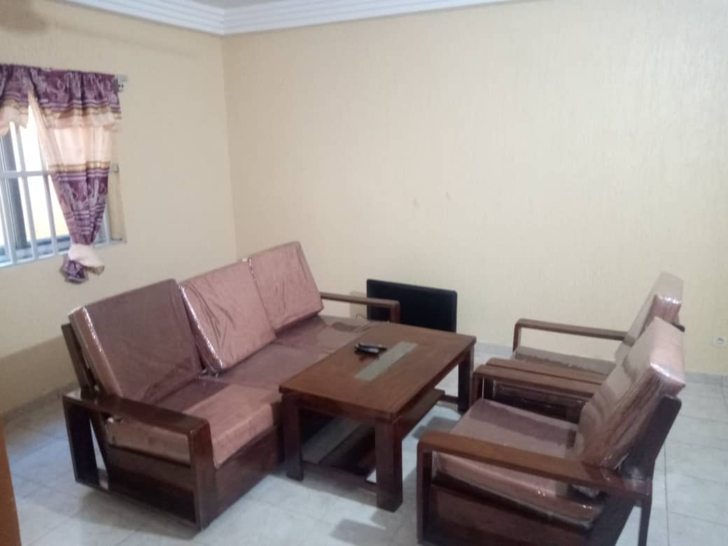 N° 4947 :
                            Appartement meublé à louer , Djidjole, Lome, Togo : 200 000 XOF/mois