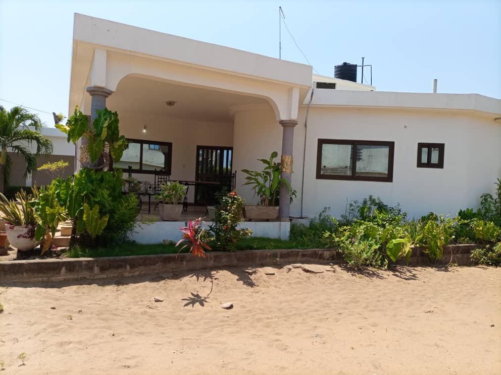 N° 4985 :
                            Villa à louer , Baguida , Lome, Togo : 400 000 XOF/mois