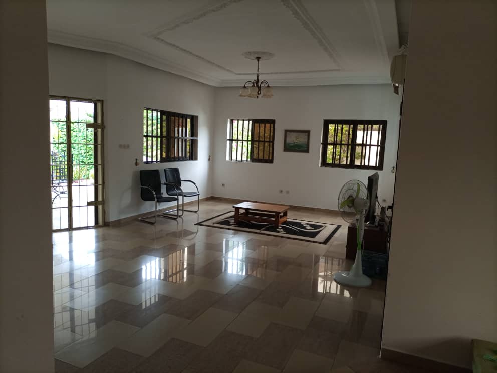 N° 4985 :
                            Villa à louer , Baguida , Lome, Togo : 400 000 XOF/mois