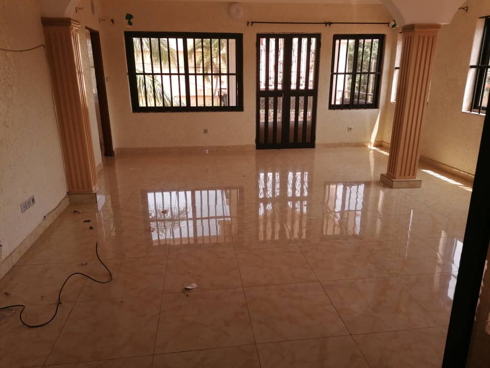 N° 5008 :
                            Villa à louer , Kegue, Lome, Togo : 300 000 XOF/mois