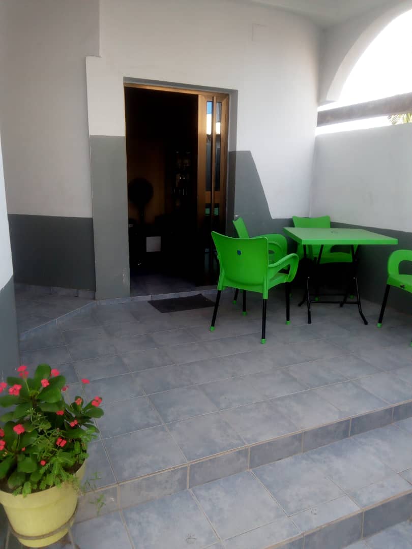 N° 5124 :
                            2 chambres salon à louer , Be station t-oil, Lome, Togo : 220 000 XOF/mois