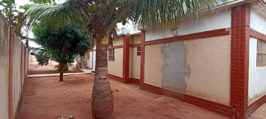 N° 5159 :
                            Villa à louer , Segbe,akato-deme, Lome, Togo : 140 000 XOF/mois