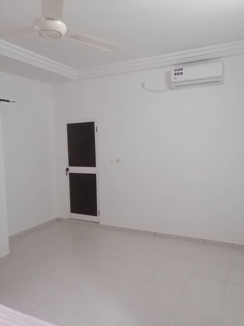 N° 5172 :
                            Appartement meublé à louer , Totsi, Lome, Togo : 300 000 XOF/mois