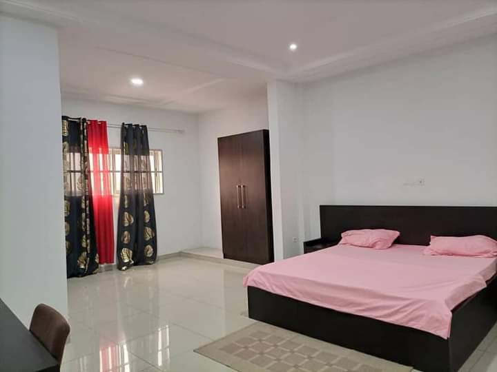N° 5248 :
                            Appartement meublé à louer , Hedzranawoe , Lome, Togo : 400 000 XOF/mois
