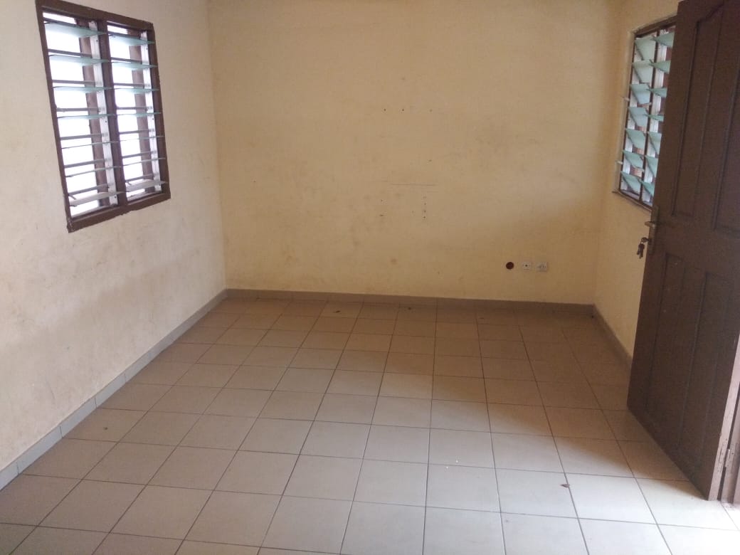 N° 5274 :
                            Chambre salon à louer , Attiegou, Lome, Togo : 45 000 XOF/mois