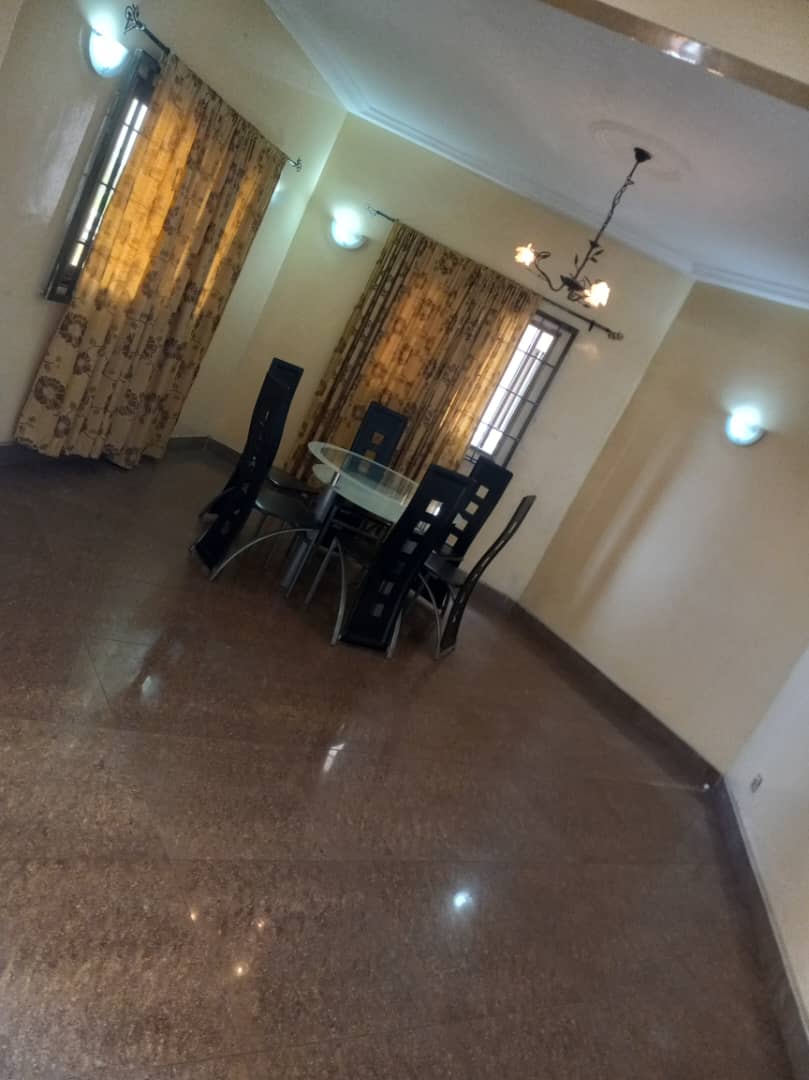 N° 5402 :
                            Appartement meublé à louer , Be gbenyedzi, Lome, Togo : 400 000 XOF/mois
