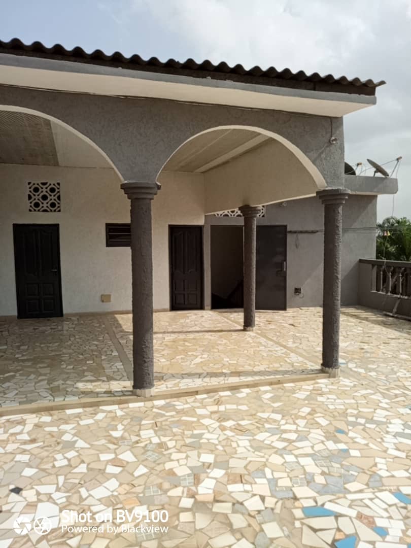 N° 5189 :
                            Villa meublée à louer , Baguida, Lome, Togo : 500 000 XOF/mois