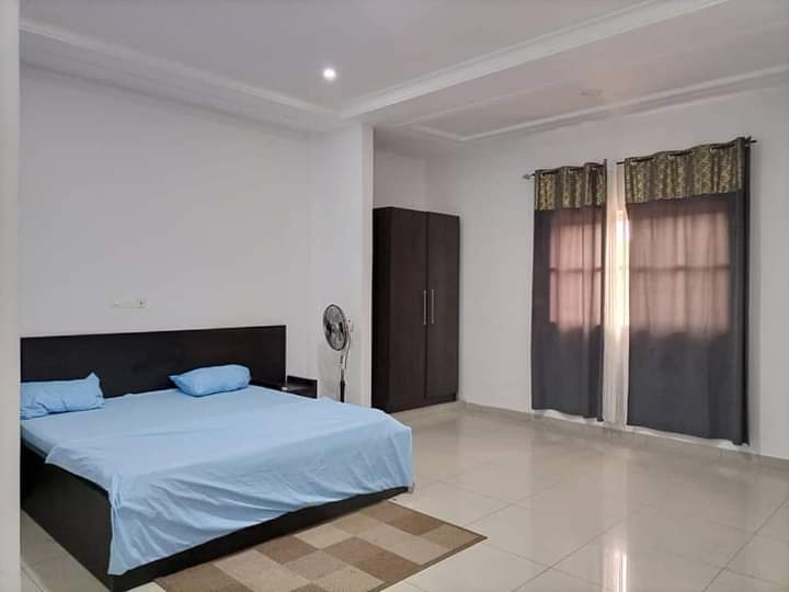 N° 5231 :
                        Appartement meublé à louer , Hedzranawoe, Lome, Togo : 400 000 XOF/mois
