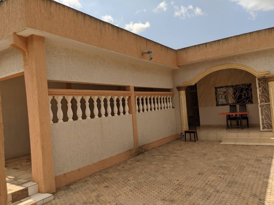 N° 5111 :
                        Villa à louer ,  adidogome , Lome, Togo : 350 000 XOF/mois