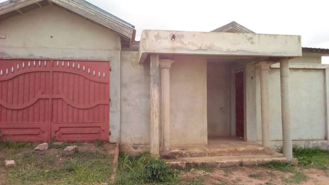 N° 4159 :
                            Villa à vendre , Adidogome, Lome, Togo : 20 000  000 XOF/vie