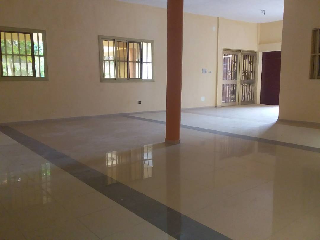 N° 4243 :
                        Magasin à louer , Adidogome, Lomé, Togo : 150 000 XOF/mois