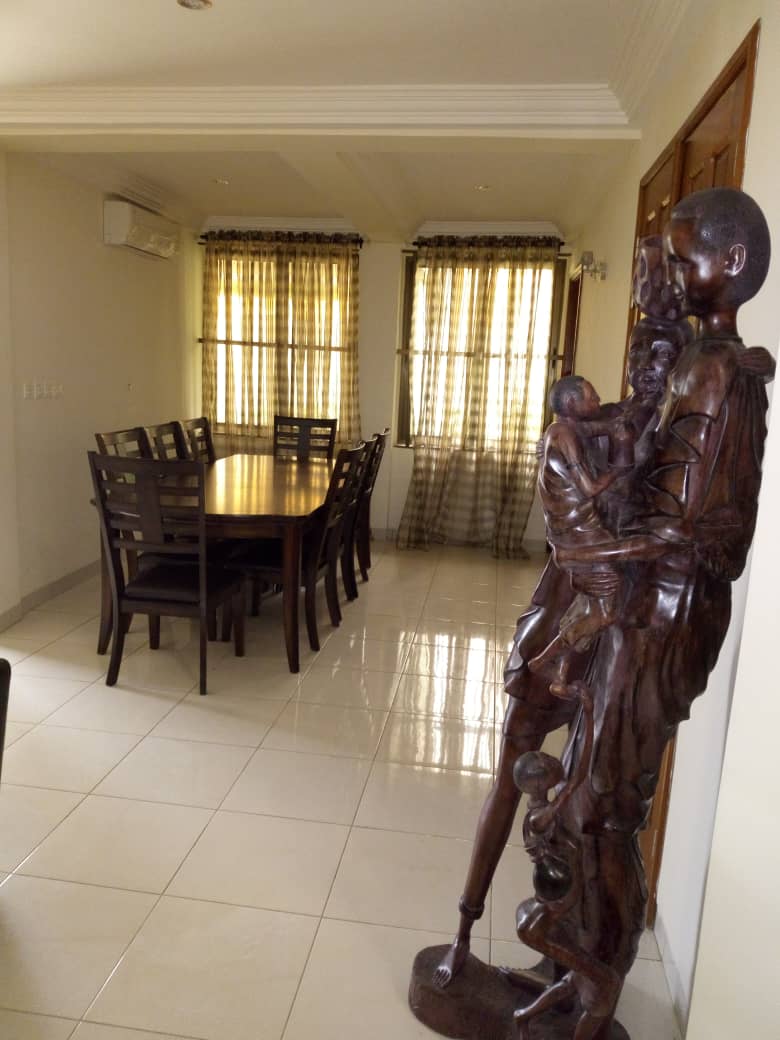 N° 4411 :
                            Villa meublée à louer , Baguida, Lome, Togo : 1 200  000 XOF/mois
