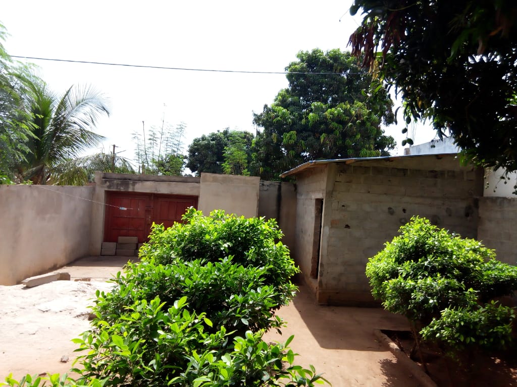 N° 4306 :
                            Villa à vendre , Agoe, Lome, Togo : 25 000  000 XOF/vie