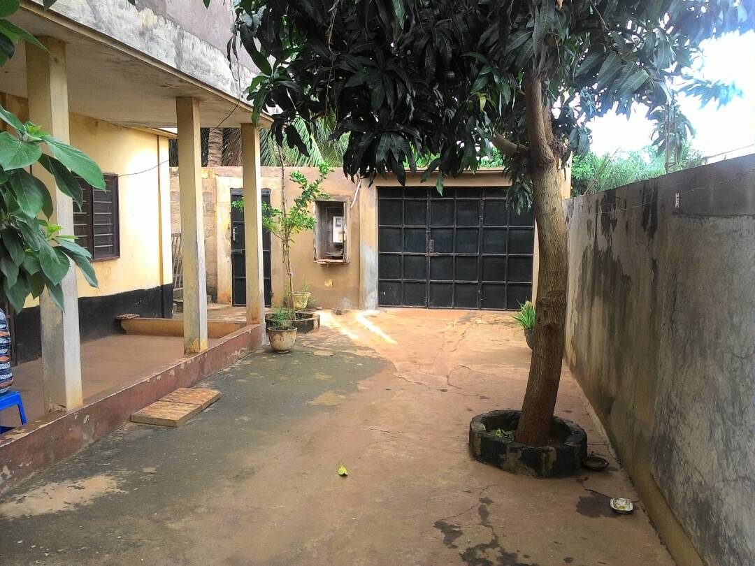 N° 4183 :
                            Villa à vendre , Agoe, Lome, Togo : 33 000  000 XOF/vie
