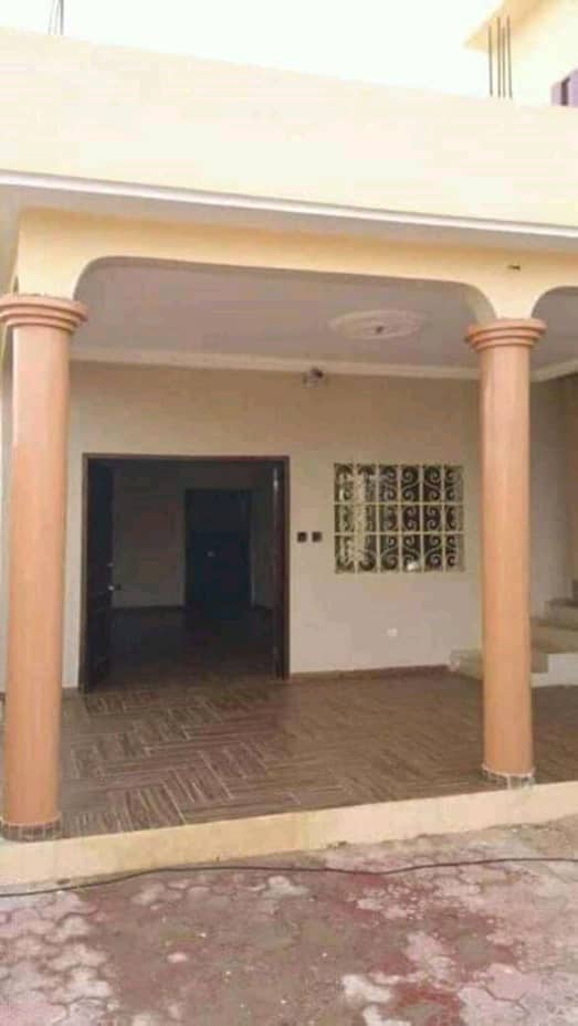 N° 4559 :
                            Villa à vendre , Segbe, Lome, Togo : 38 000  000 XOF/vie