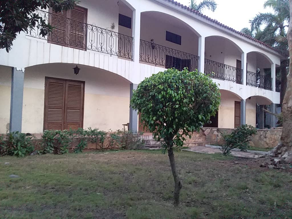 N° 4489 :
                            Villa à vendre , Todman, Lome, Togo : 300 000  000 XOF/vie