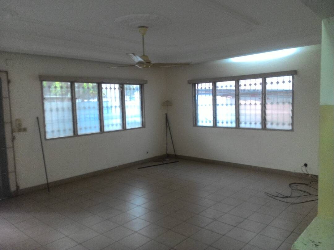 N° 4224 :
                            Villa à vendre , Adidogome, Lome, Togo : 85 000  000 XOF/vie