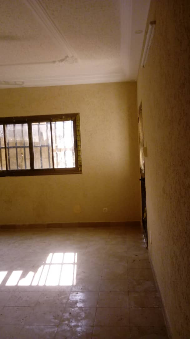 N° 4284 :
                            Villa à louer , Quartier bodjona, Lome, Togo : 150 000 XOF/mois