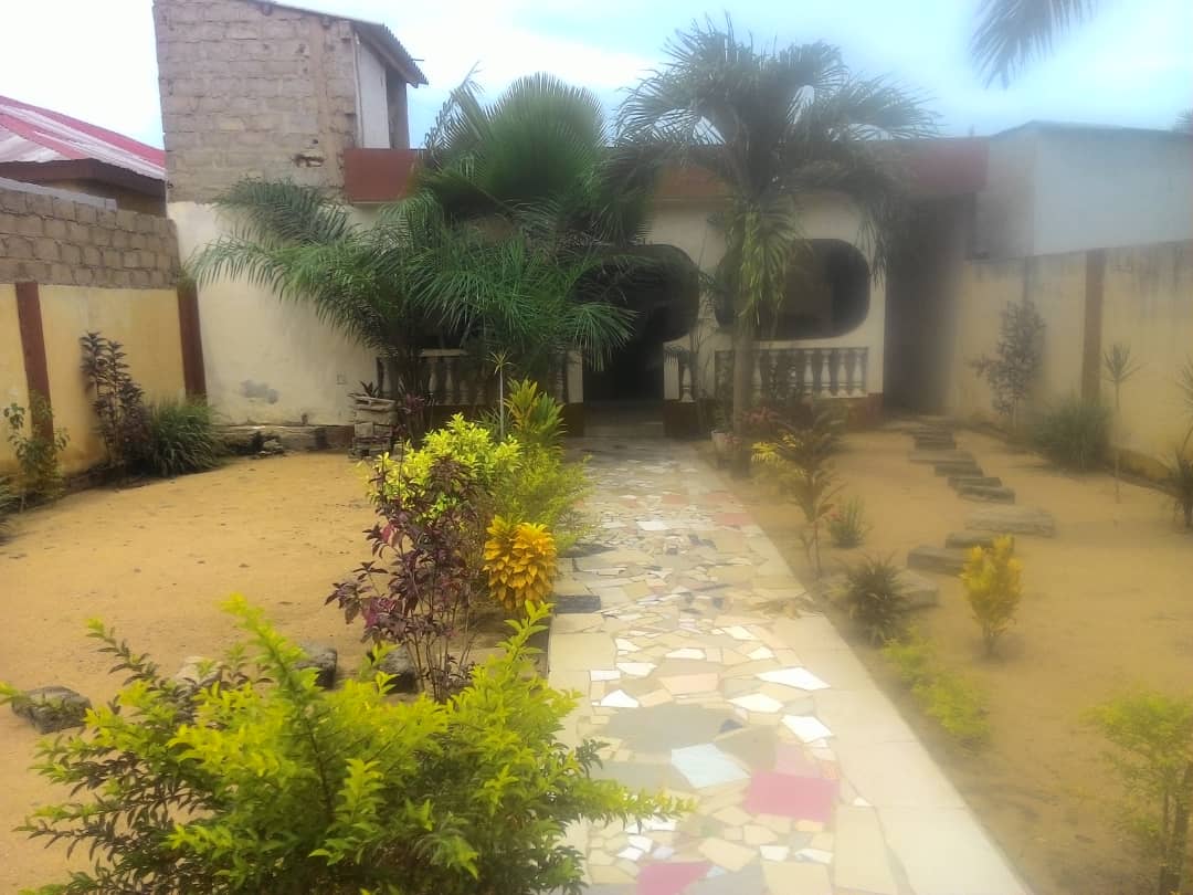 N° 4679 :
                        Villa à vendre ,  agoe zongo, Lome, Togo : 20 000  000 XOF/vie