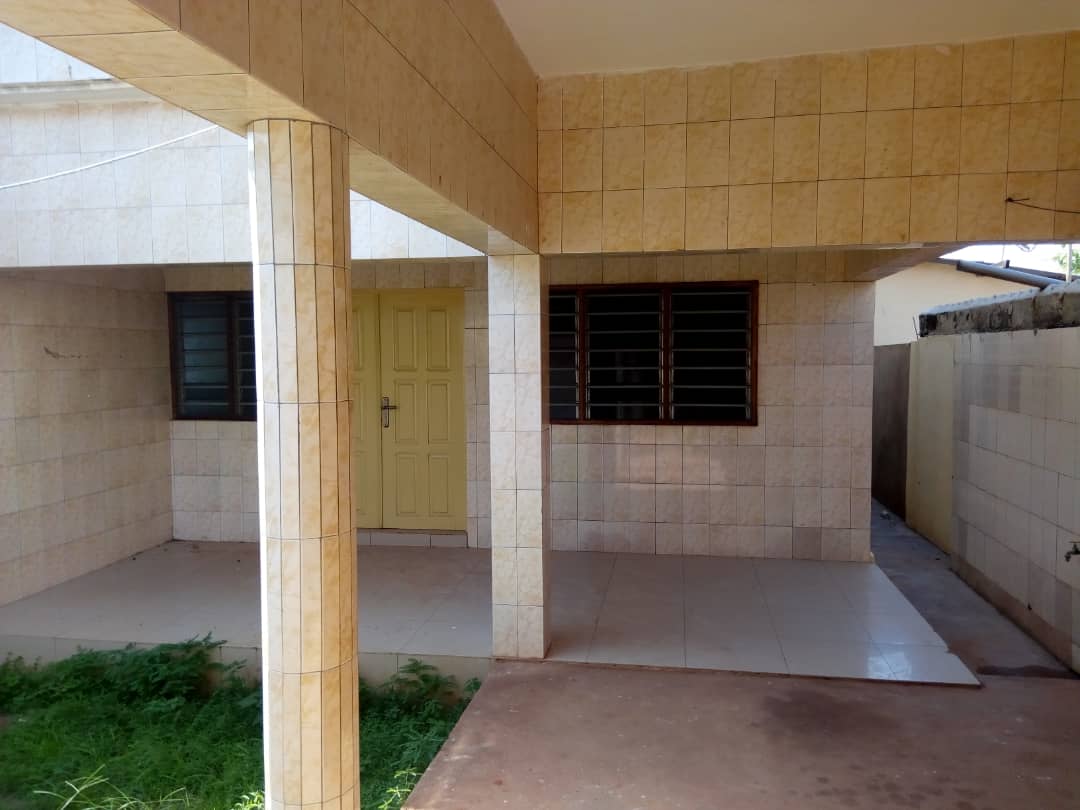 N° 4276 :
                            Villa à louer , Adidogome, Lome, Togo : 60 000 XOF/mois
