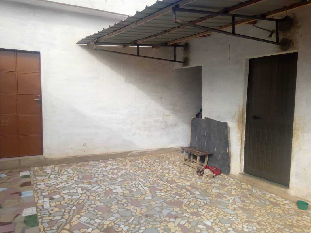 N° 4494 :
                        Maison à vendre , Amadahome, Lome, Togo : 32 000  000 XOF/vie