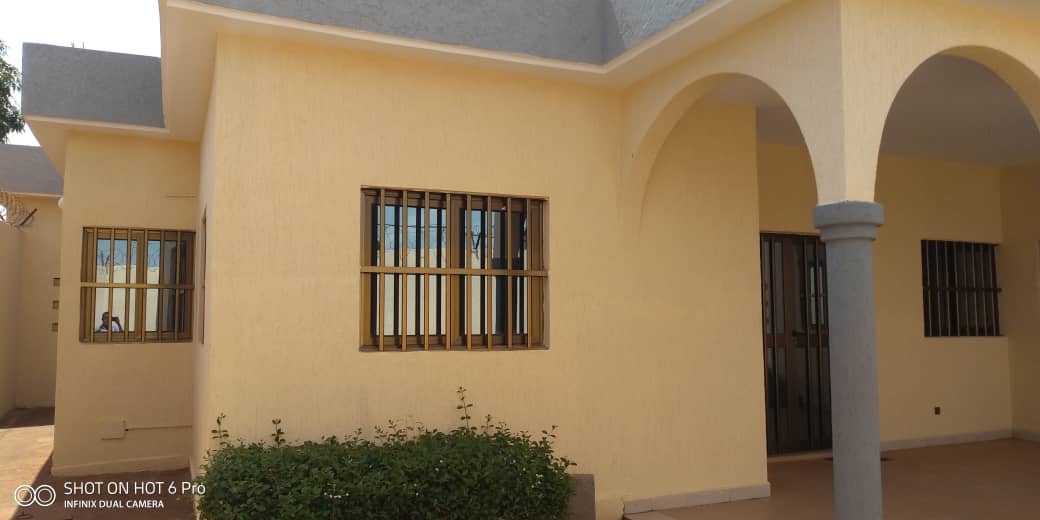N° 4457 :
                            Villa à louer , Agoe, Lome, Togo : 180 000 XOF/mois