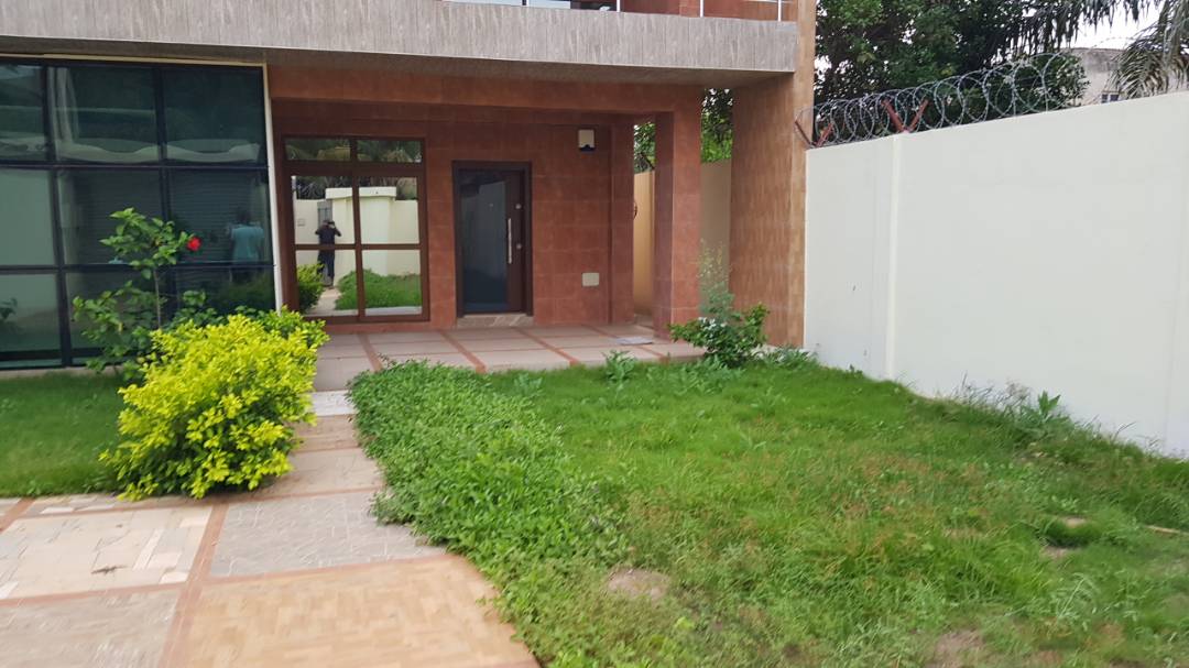 N° 4176 :
                            Villa à louer , Agoe, Lome, Togo : 500 000 XOF/mois