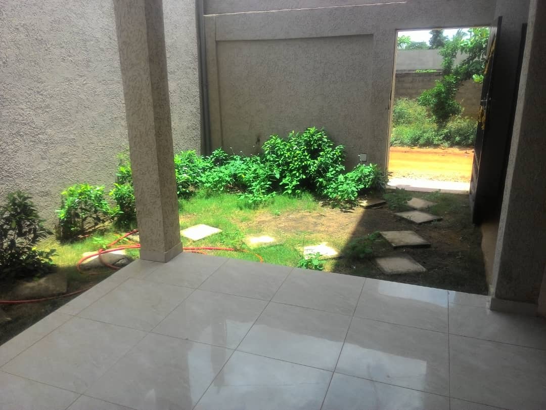 N° 4541 :
                            Appartement à louer , Vakpossito, Lome, Togo : 100 000 XOF/mois