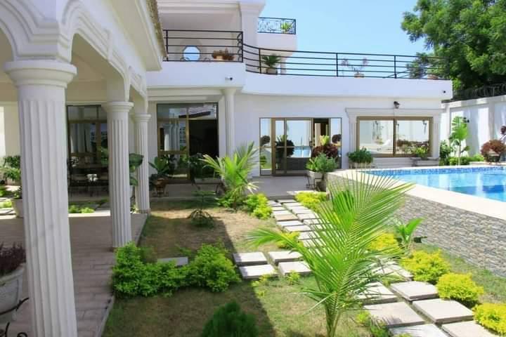N° 5310 :
                        Villa meublée à louer , Akodessewa, Lome, Togo : 1 800  000 XOF/mois