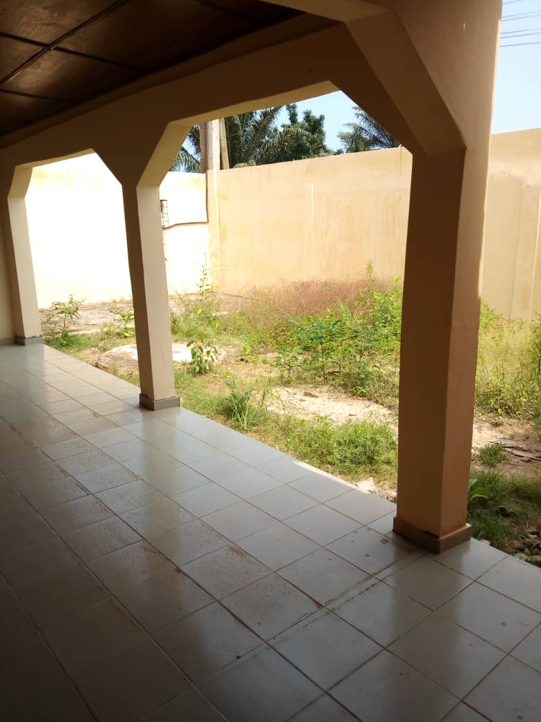 N° 4212 :
                            Villa à louer , Agoe, Lome, Togo : 100 000 XOF/mois