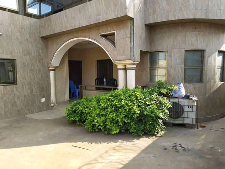 N° 4944 :
                        Villa à louer , Agoe, Lome, Togo : 150 000 XOF/mois