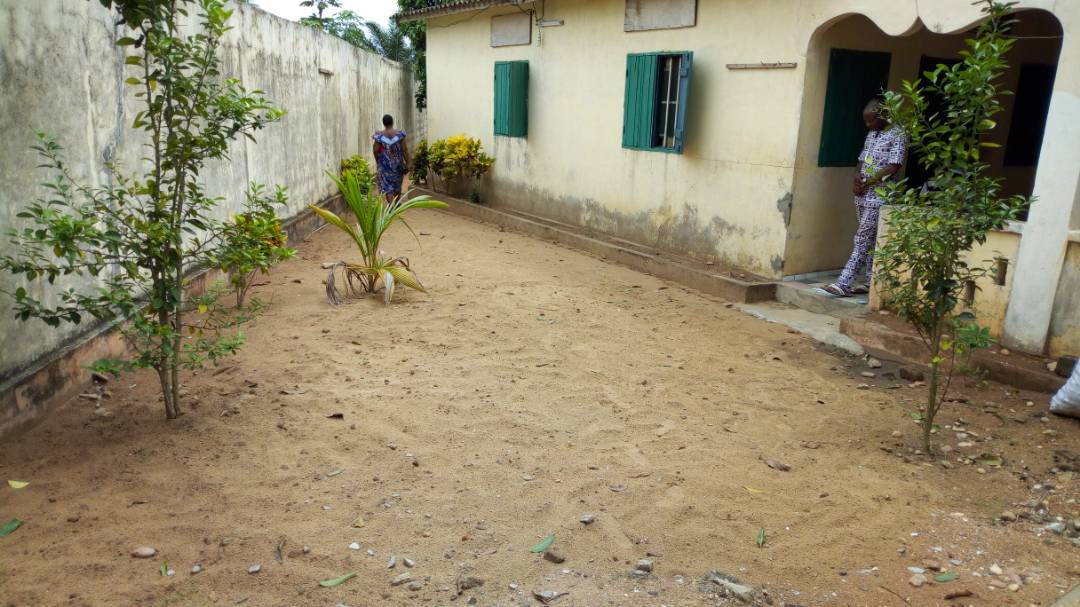 N° 4590 :
                            Maison à vendre , Zebevi, Aneho, Togo : 15 000  000 XOF/vie